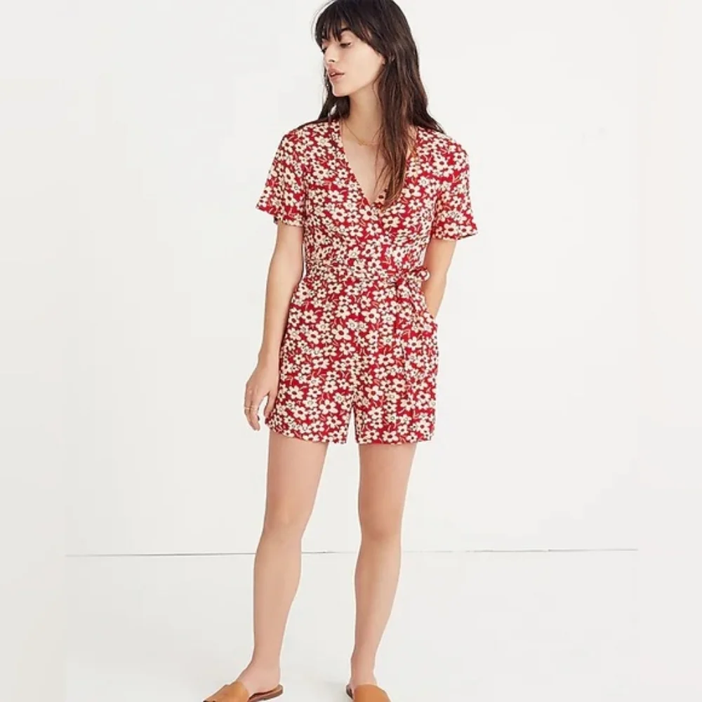 Madewell Floral Wrap-Front Romper in Mini Daisy‎